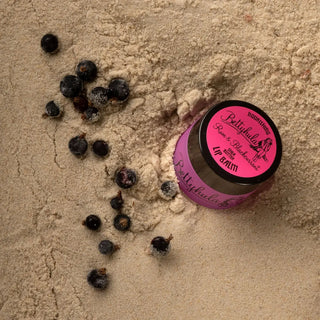 BettyHula,Exfoliating Lip Scrub Rum & Blackcurrant,604565179951,Lip Balms & Treatments,Skin-Nomad